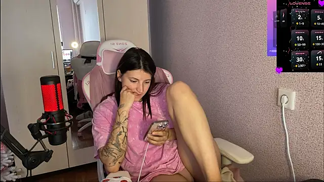Snapshot of Katrin__kiss chatting on 01-31-25, 12:40 Katrin kiss online show from 01-31-25, 12:40