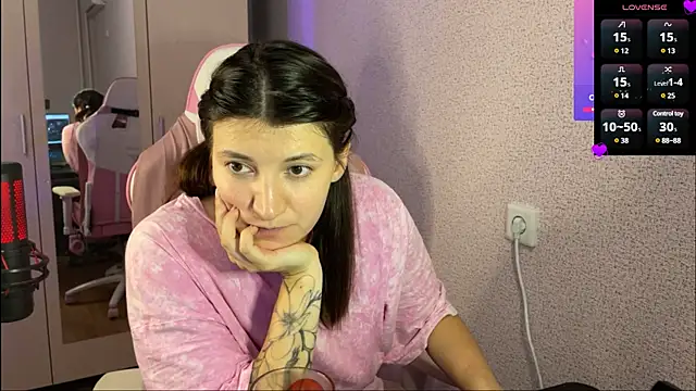 Snapshot of Katrin__kiss chatting on 02-06-25, 02:37 Katrin kiss online show from 02-06-25, 02:37
