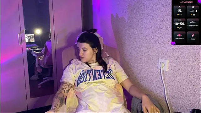 Snapshot of Katrin__kiss chatting on 02-10-25, 08:10 Katrin kiss online show from 02-10-25, 08:10