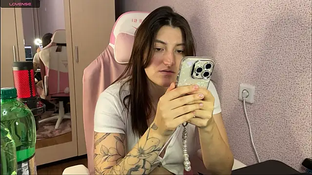 Snapshot of Katrin__kiss chatting on 02-12-25, 07:02 Katrin kiss online show from 02-12-25, 07:02