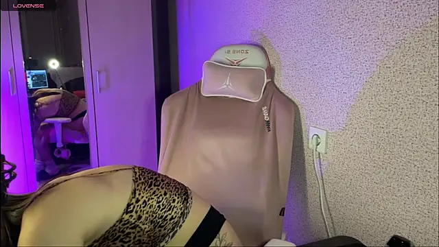 Snapshot of Katrin__kiss chatting on 02-16-25, 04:21 Katrin kiss online show from 02-16-25, 04:21