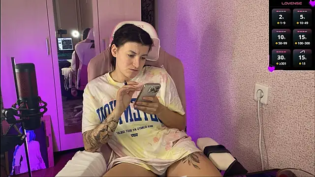 Snapshot of Katrin__kiss chatting on 03-04-25, 04:20 Katrin kiss online show from 03-04-25, 04:20