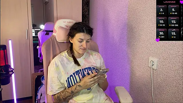 Snapshot of Katrin__kiss chatting on 03-05-25, 06:23 Katrin kiss online show from 03-05-25, 06:23