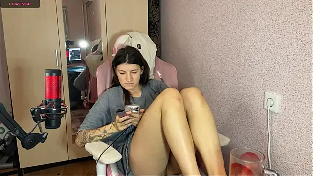 Snapshot of Katrin__kiss chatting on 03-10-25, 04:35 Katrin kiss online show from 03-10-25, 04:35