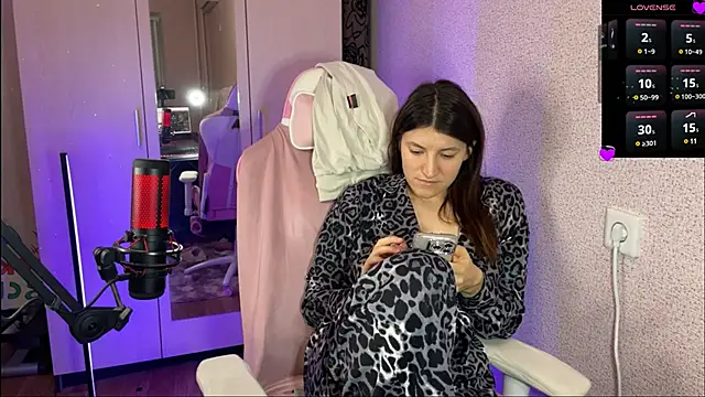 Snapshot of Katrin__kiss chatting on 03-10-25, 07:40 Katrin kiss online show from 03-10-25, 07:40