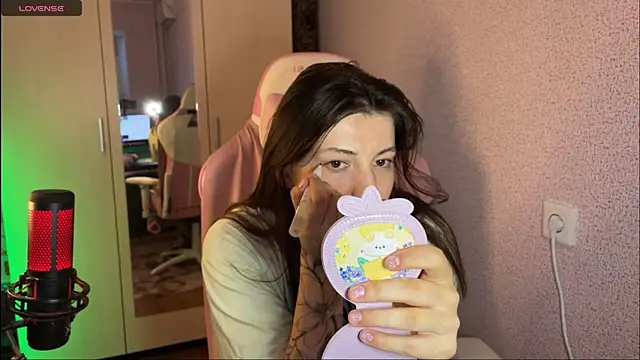 Snapshot of Katrin__kiss chatting on 03-13-25, 03:28 Katrin kiss online show from 03-13-25, 03:28
