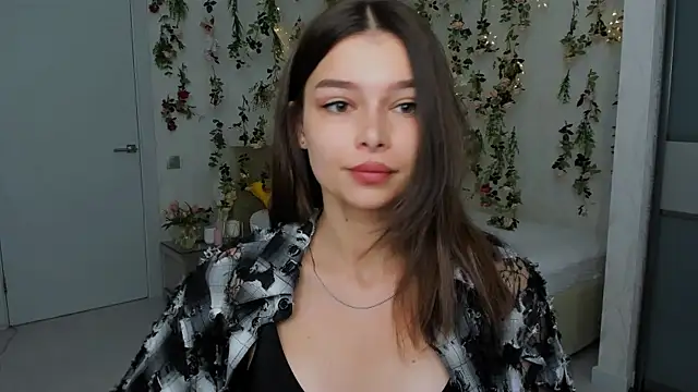 ContinentOfTranquility online show from 09-12-25, 04:01