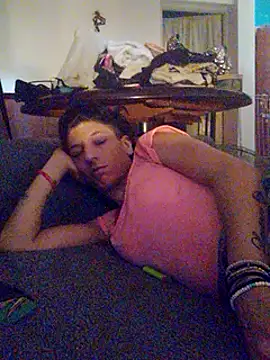 Snapshot of gala2 chatting on 03-10-25, 02:05 gala2 online show from 03-10-25, 02:05