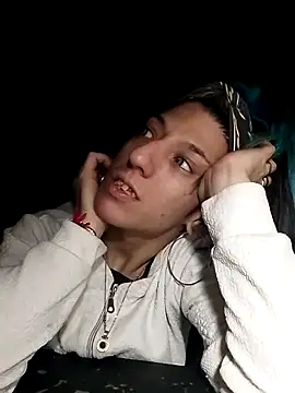 Snapshot of gala2 chatting on 09-27-25, 09:47 gala2 online show from 09-27-25, 09:47