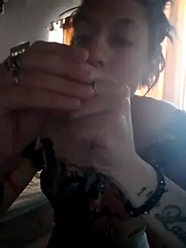 Snapshot of gala2 chatting on 10-16-25, 11:22 gala2 online show from 10-16-25, 11:22