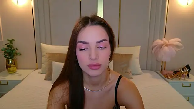 BellaHalles online show from 11-30-25, 05:44