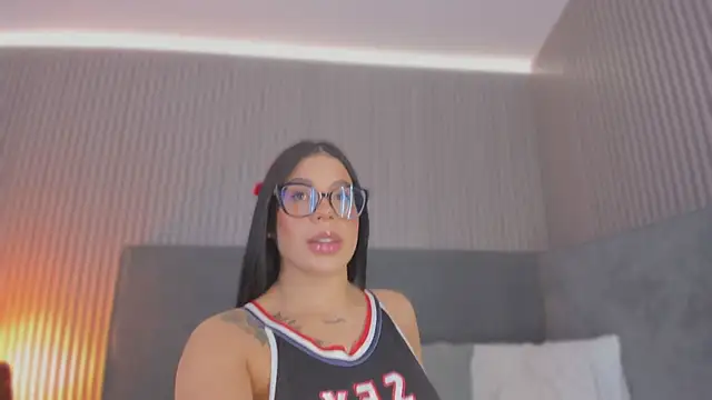 emelie 89 online show from 02-25-26, 10:36