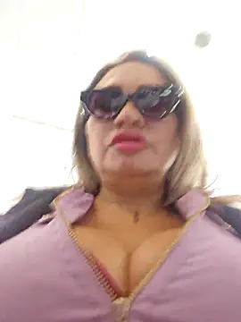 Snapshot of Afroditecash chatting on 03-10-26, 03:17 Afroditecash online show from 03-10-26, 03:17