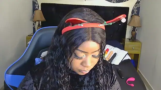 Snapshot of TrixieMar chatting on 12-31-24, 01:08 TrixieMar online show from 12-31-24, 01:08