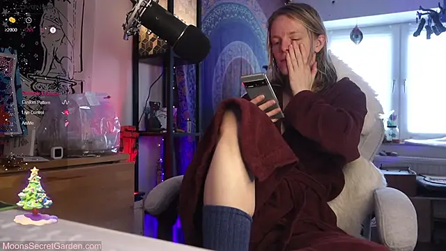 Snapshot of Moon__Nymph chatting on 12-15-24, 09:56 Moon Nymph online show from 12-15-24, 09:56