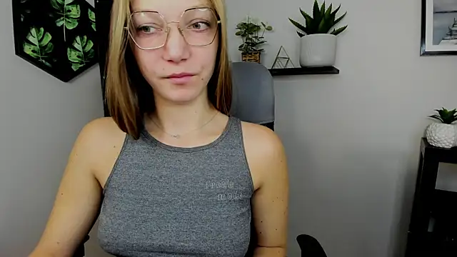 EmillyPlay online show from 12-17-24, 06:56