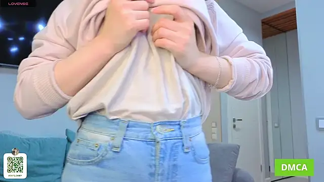 Snapshot of DonnaBurkee chatting on 10-05-25, 04:11 DonnaBurkee online show from 10-05-25, 04:11