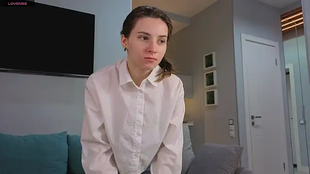 Snapshot of DonnaBurkee chatting on 10-25-25, 04:09 DonnaBurkee online show from 10-25-25, 04:09