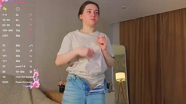 Snapshot of DonnaBurkee chatting on 10-27-25, 04:49 DonnaBurkee online show from 10-27-25, 04:49