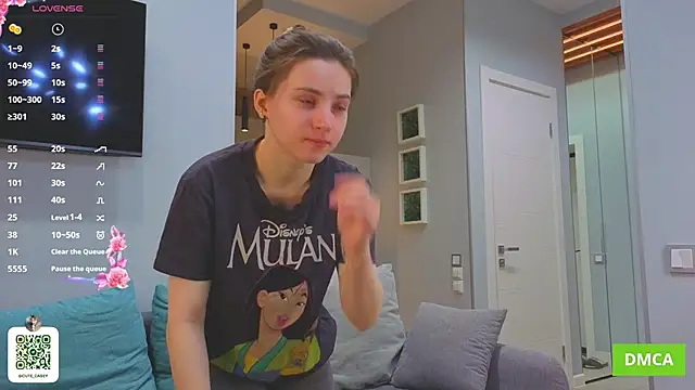 Snapshot of DonnaBurkee chatting on 10-30-25, 04:58 DonnaBurkee online show from 10-30-25, 04:58