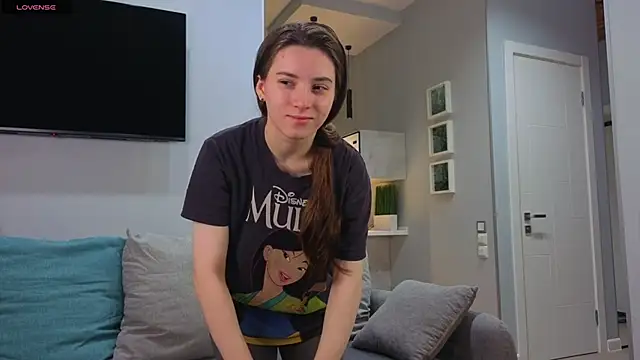 Snapshot of DonnaBurkee chatting on 11-13-25, 04:11 DonnaBurkee online show from 11-13-25, 04:11