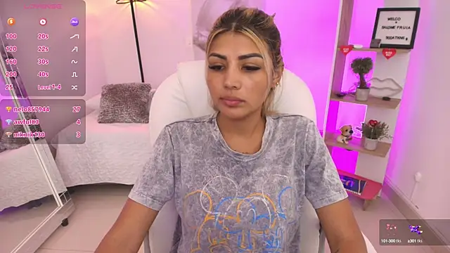 Snapshot of SALOOMEE__ chatting on 01-25-25, 05:19 SALOOMEE online show from 01-25-25, 05:19