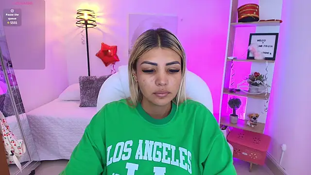 Snapshot of SALOOMEE__ chatting on 02-24-25, 11:43 SALOOMEE online show from 02-24-25, 11:43