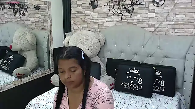 Snapshot of sia_cavad chatting on 02-19-25, 12:33 sia cavad online show from 02-19-25, 12:33