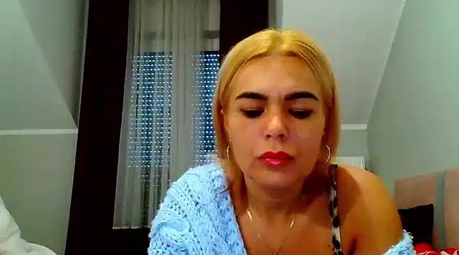 Snapshot of DESIREjenny chatting on 12-12-24, 08:36 DESIREjenny online show from 12-12-24, 08:36