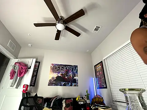 4EVAGLACIERS online show from 11-23-25, 05:40