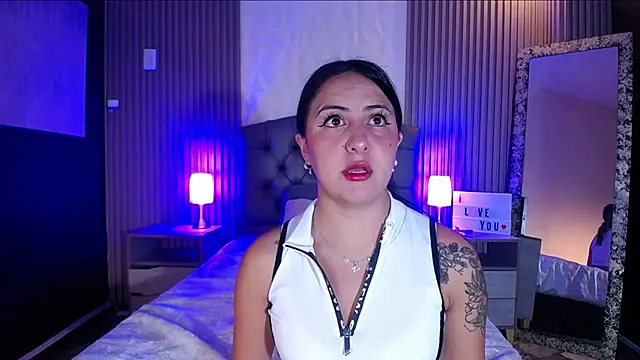 isabella smith  online show from 01-09-25, 01:13