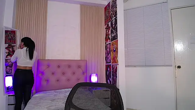 isabella smith  online show from 11-07-25, 08:09