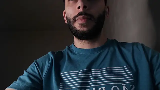 Snapshot of henryaxe chatting on 03-05-26, 09:49 henryaxe online show from 03-05-26, 09:49