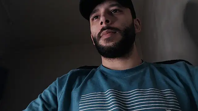 Snapshot of henryaxe chatting on 03-06-26, 08:44 henryaxe online show from 03-06-26, 08:44