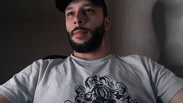 Snapshot of henryaxe chatting on 03-08-26, 12:31 henryaxe online show from 03-08-26, 12:31