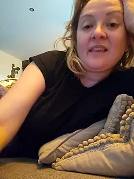 Snapshot of lady_charlyne chatting on 11-19-25, 09:42 lady charlyne online show from 11-19-25, 09:42