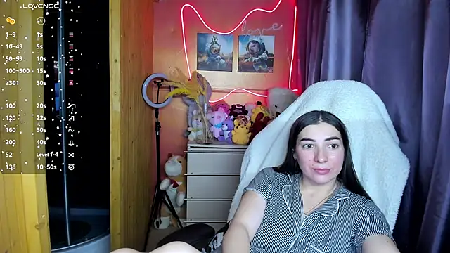 Fiery Brunette  online show from 11-18-25, 11:03