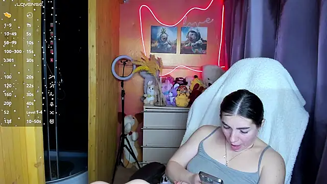 Fiery Brunette  online show from 11-27-25, 09:11