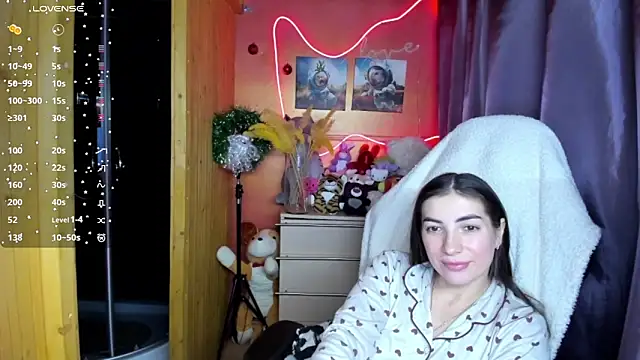 Fiery Brunette  online show from 01-11-26, 07:02