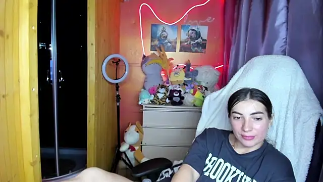Snapshot of Fiery_Brunette_ chatting on 06-18-26, 12:31 Fiery Brunette online show from 06-18-26, 12:31