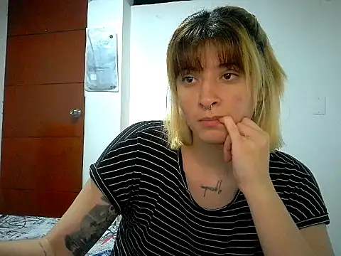 Mia foster1 online show from 05-14-26, 02:07