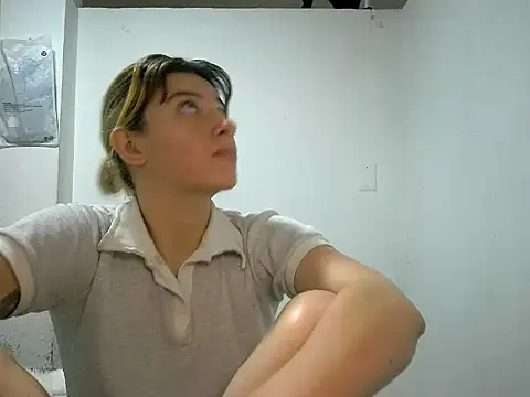 Mia foster1 online show from 05-21-26, 02:07