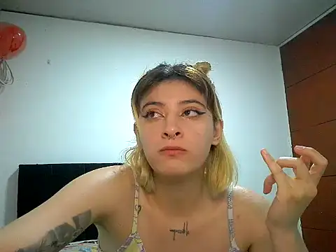 Mia foster1 online show from 05-27-26, 01:57