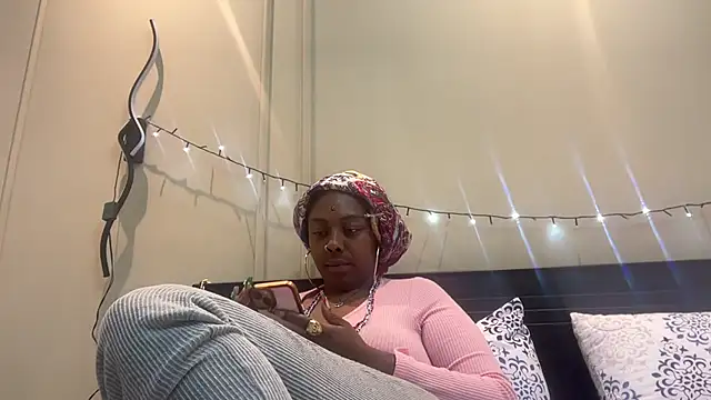 ChocolateCakeQueen online show from 01-13-25, 02:18