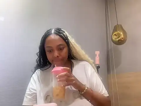 Snapshot of ChocolateCakeQueen chatting on 07-18-26, 01:54 ChocolateCakeQueen online show from 07-18-26, 01:54
