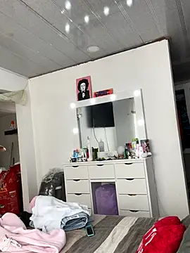 hannahb-e online show from 09-12-25, 04:07