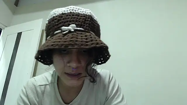 AlinaWoolf  online show from 05-12-26, 06:21