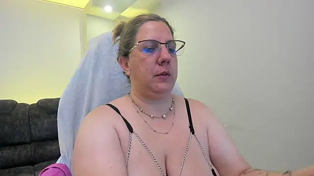 katie joness  online show from 09-10-25, 01:00