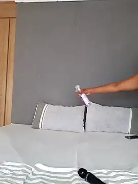 Snapshot of Jazmine-Blue chatting on 12-22-24, 03:22 Jazmine-Blue online show from 12-22-24, 03:22