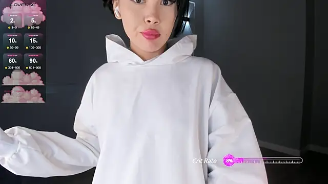 Liu Yifei  online show from 12-23-24, 12:25